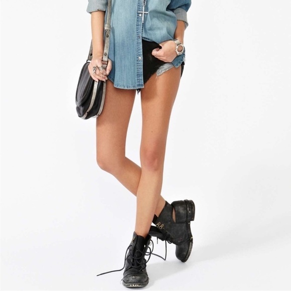 Jeffrey Campbell Rosie Cutout Combat Boots Black Leather Copper Rivets Size 6 - Picture 3 of 16